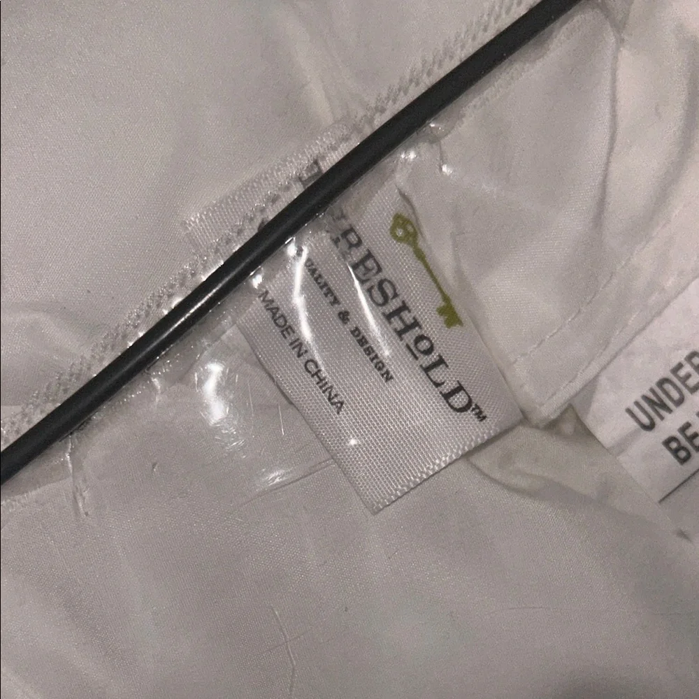 Threshold King/ Cal/King Extra Plush Down Alternative Comforter